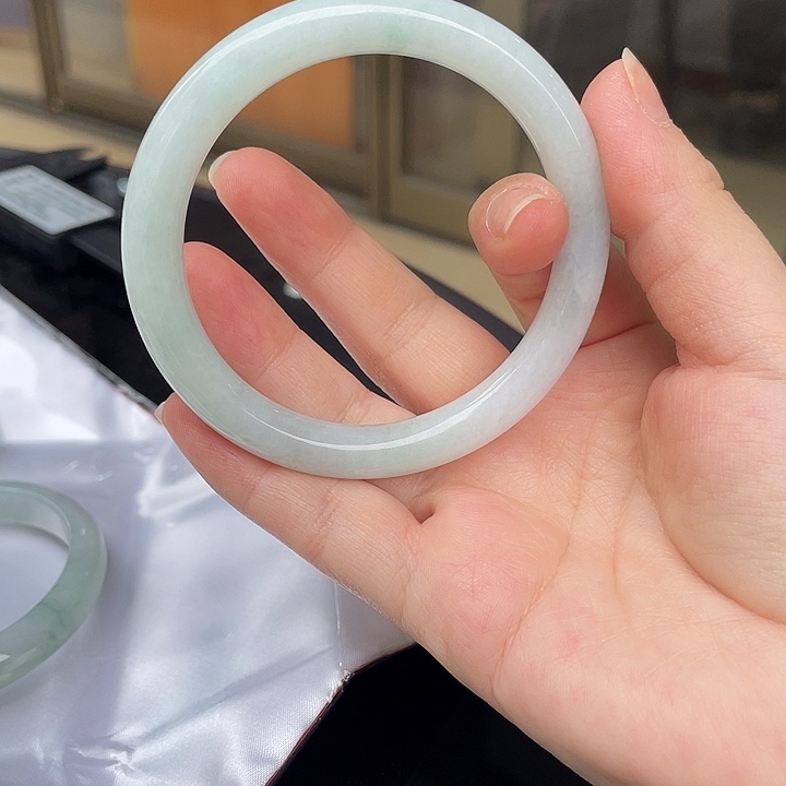 翡翠未镶嵌手镯圆条