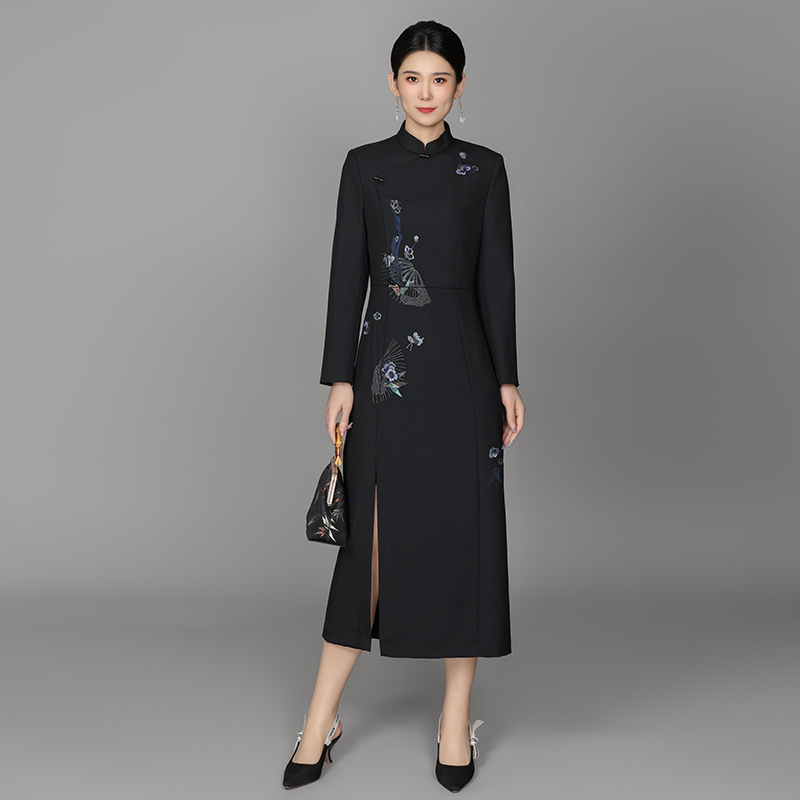 浒城古娘春日新中式美学觉醒绵羊毛刺绣花女士密扇连衣裙ACL17863