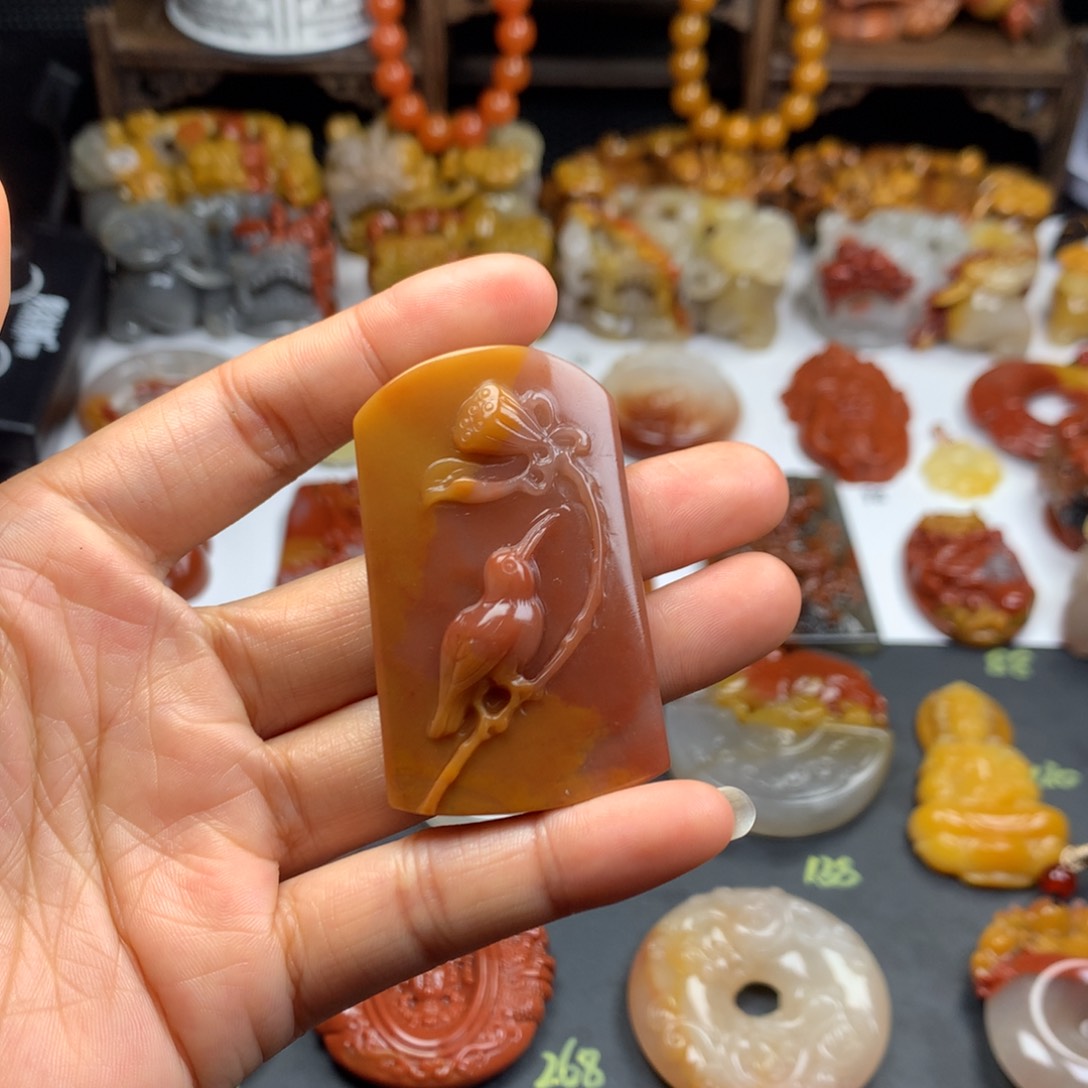 石英质玉（黄龙玉）挂件未镶嵌