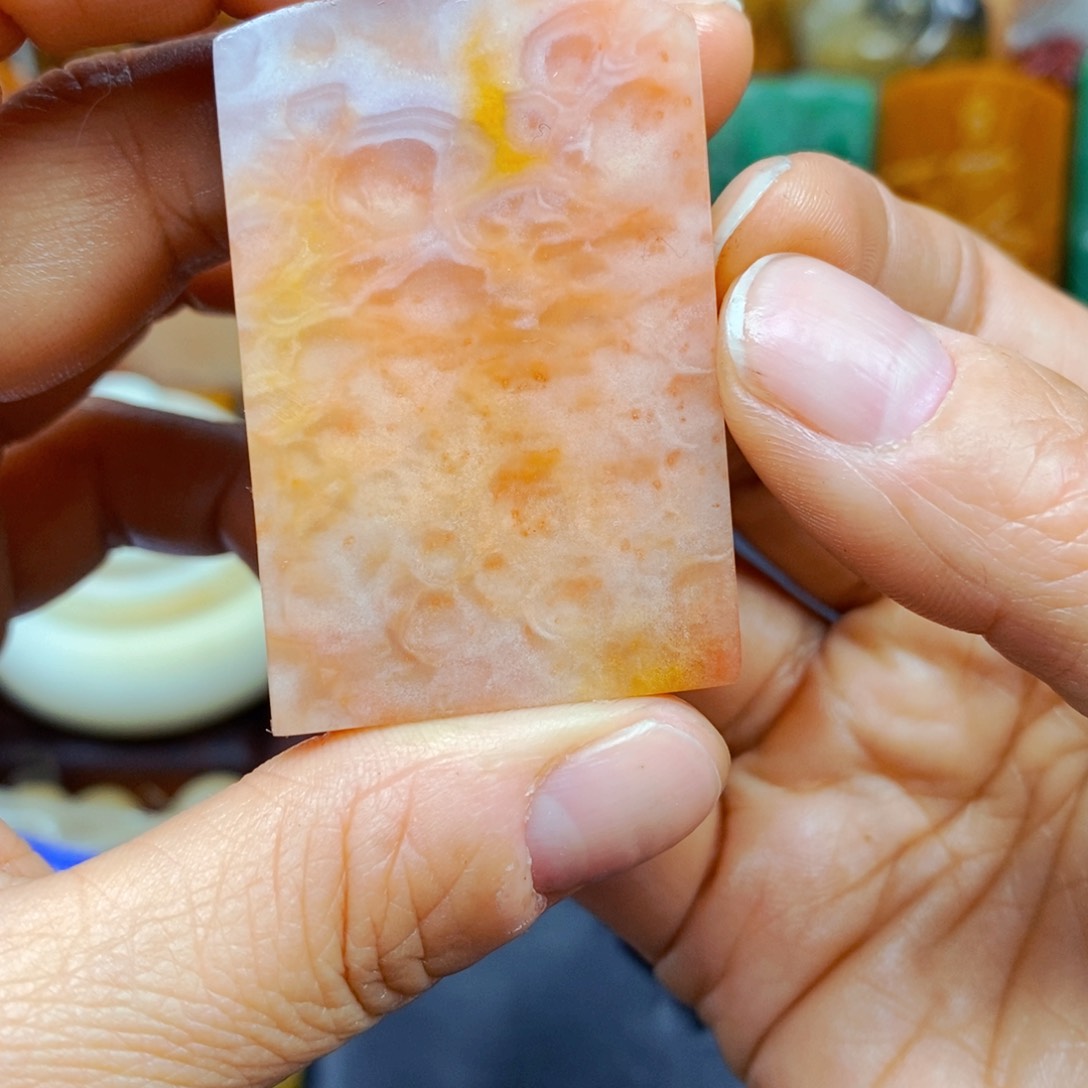 石英质玉（黄龙玉）颈饰未镶嵌