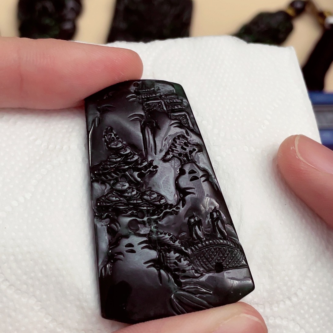 翡翠颈饰未镶嵌翡翠