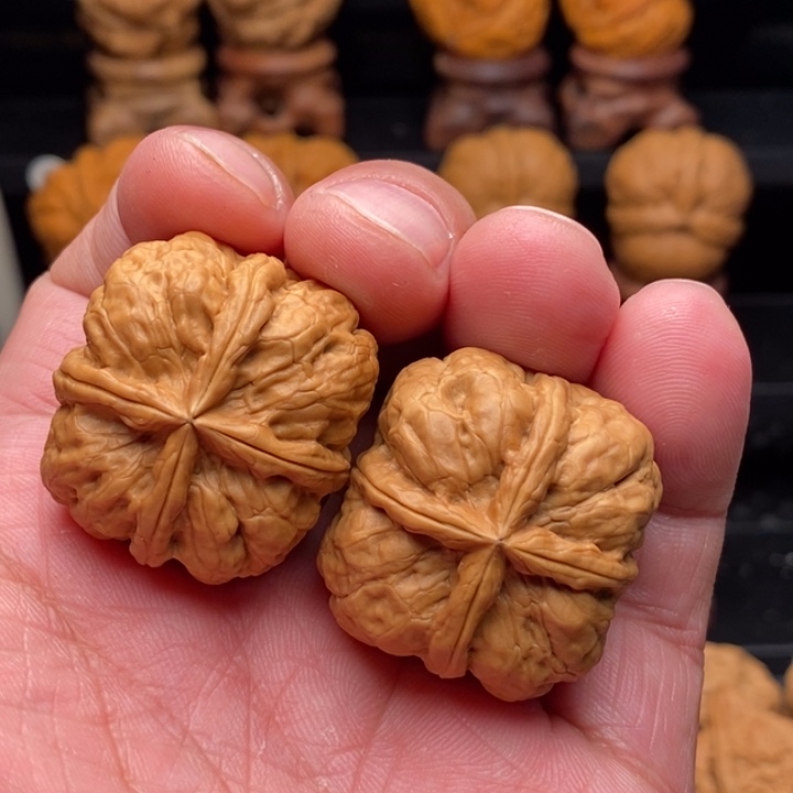 滴***了文玩核桃把件…………………………