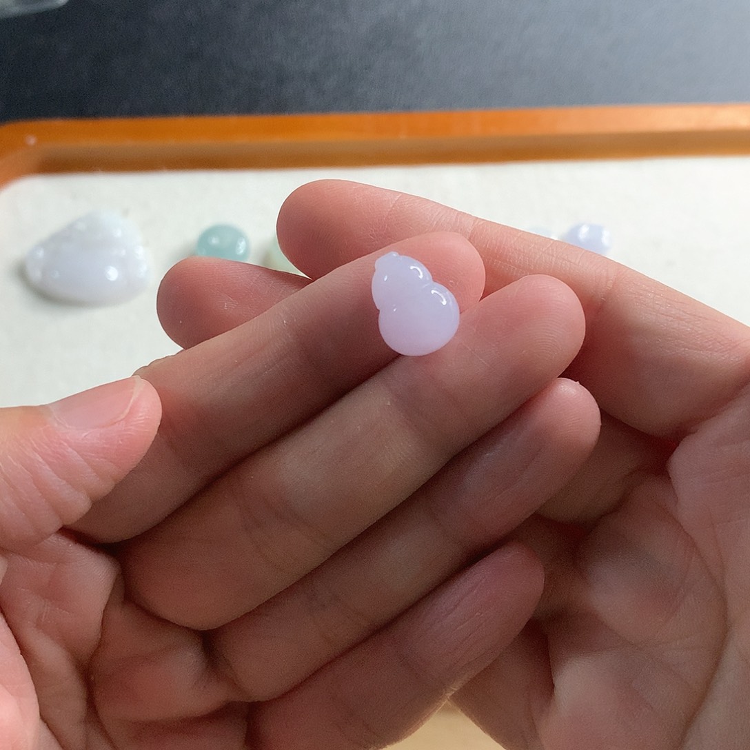 翡翠未镶嵌颈饰葫芦