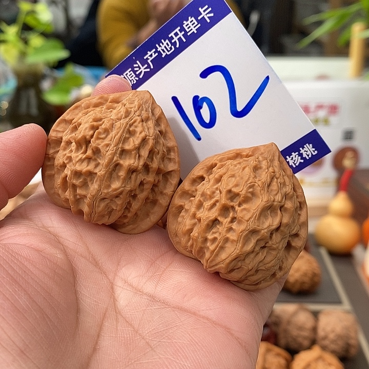 文玩核桃把件39金牛102号