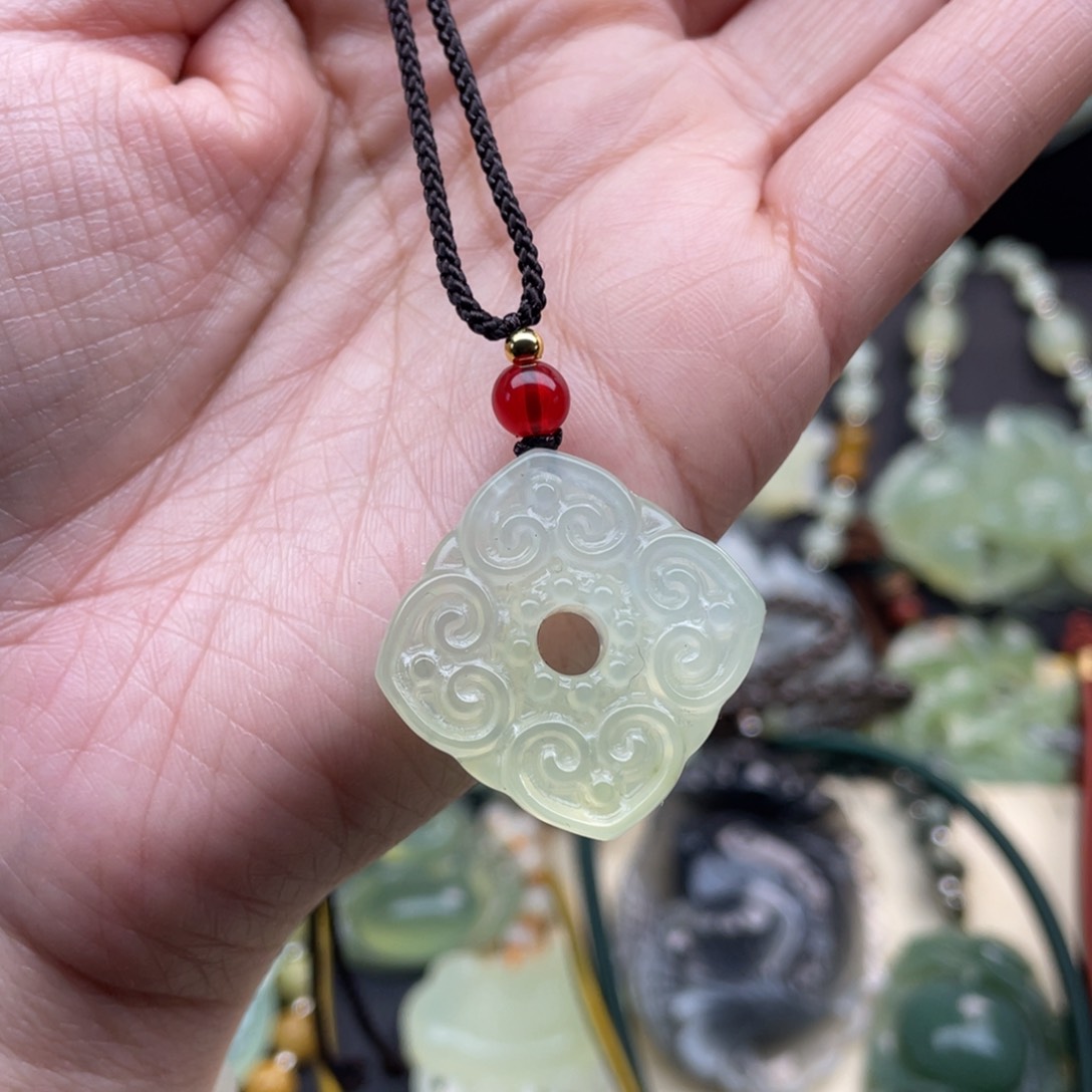 蛇纹石玉颈饰未镶嵌