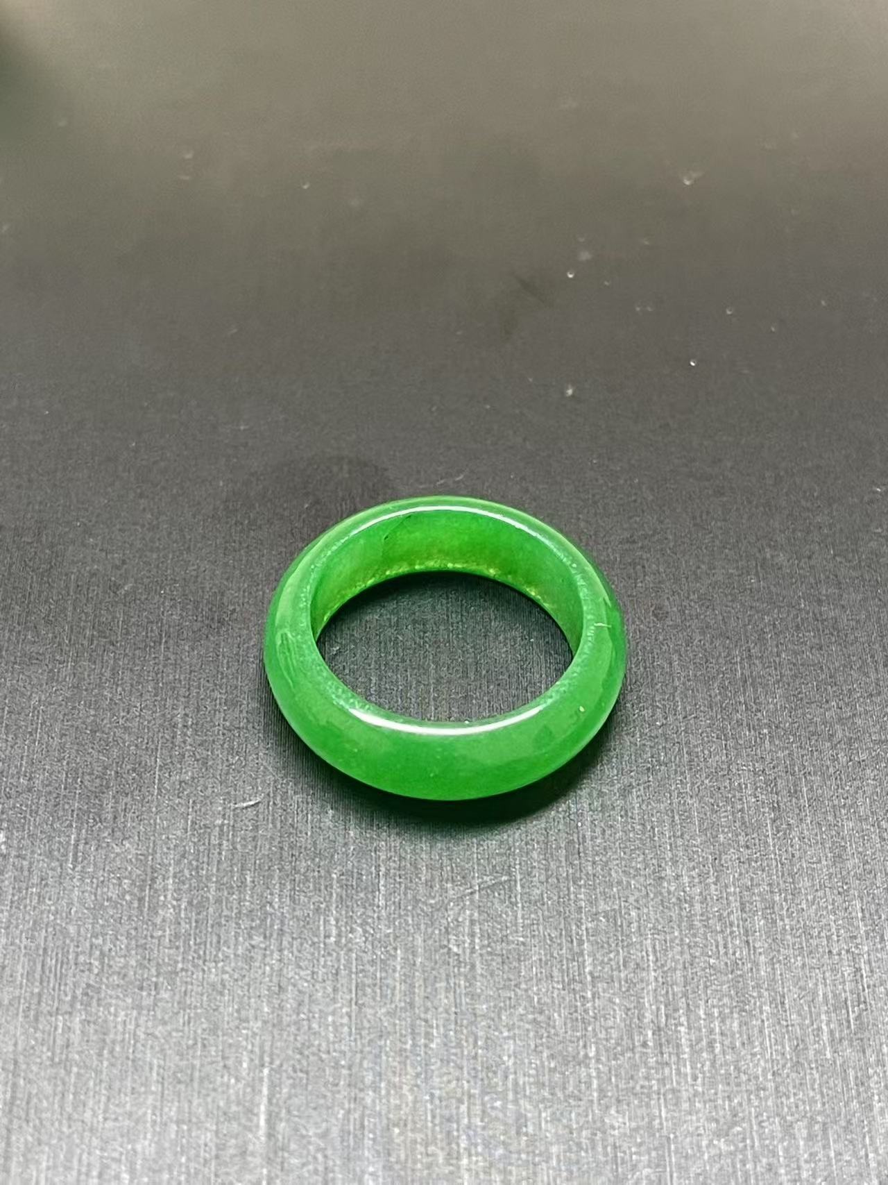 翠绿色戒指16-17圈口气质时尚