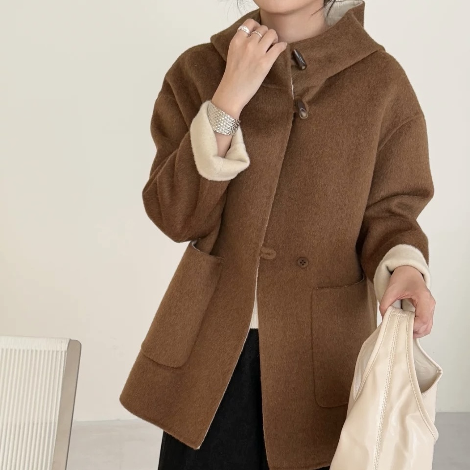 牛角扣立领连帽中长款休闲羊咩咩大衣