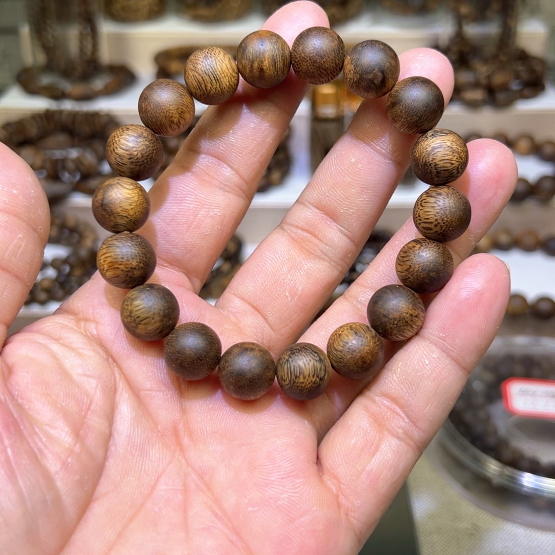 沉香沉香碎屑奇楠沉香12mm圆珠单圈13g多样发其一