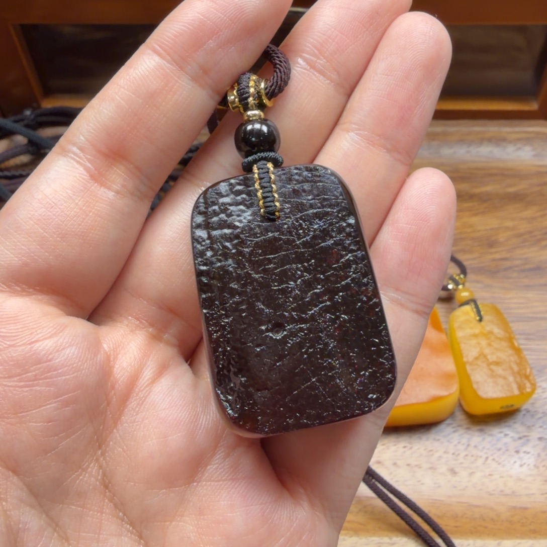 琥珀未镶嵌吊坠(赠链)