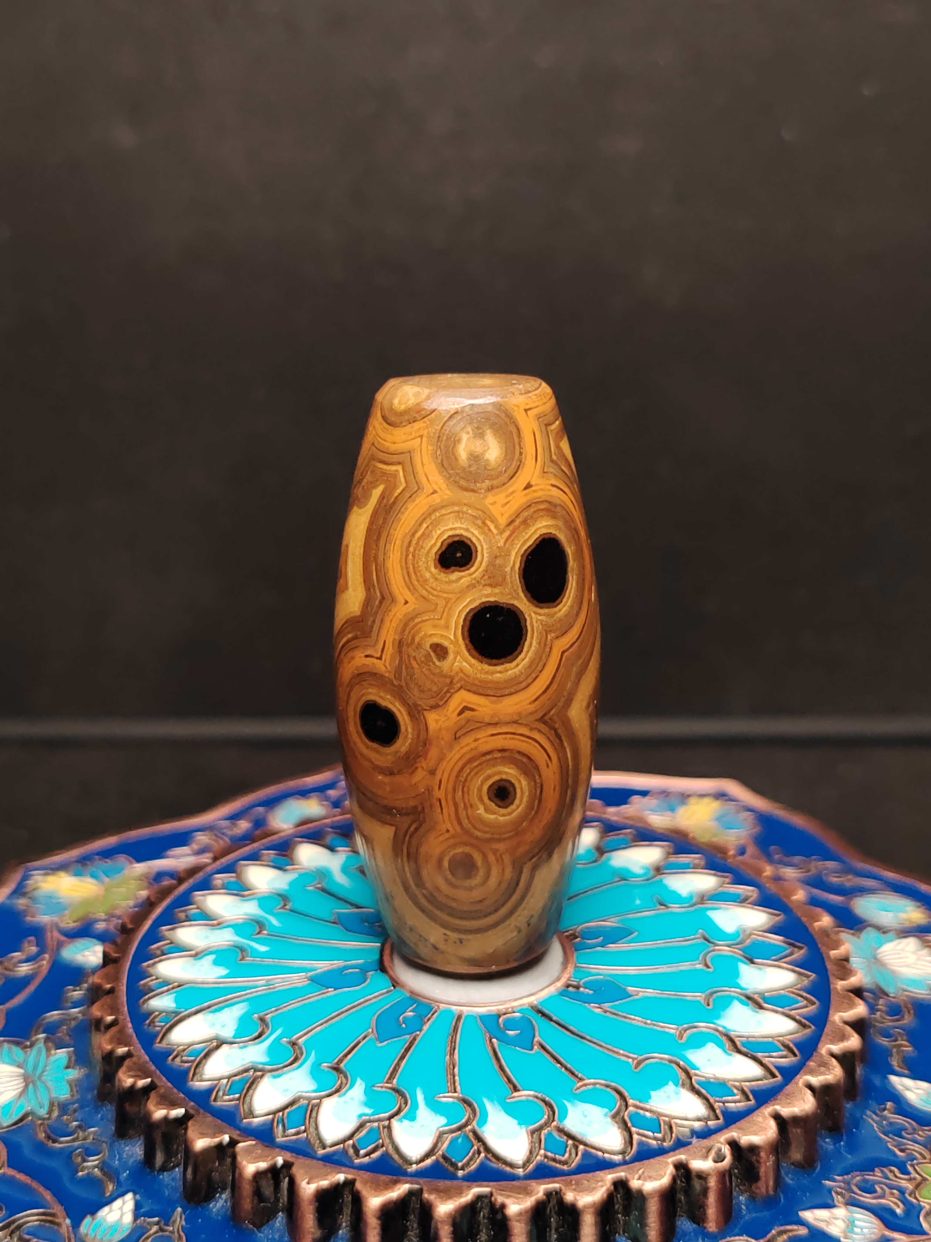 精品玛瑙玉髓摆件（蒙珠）