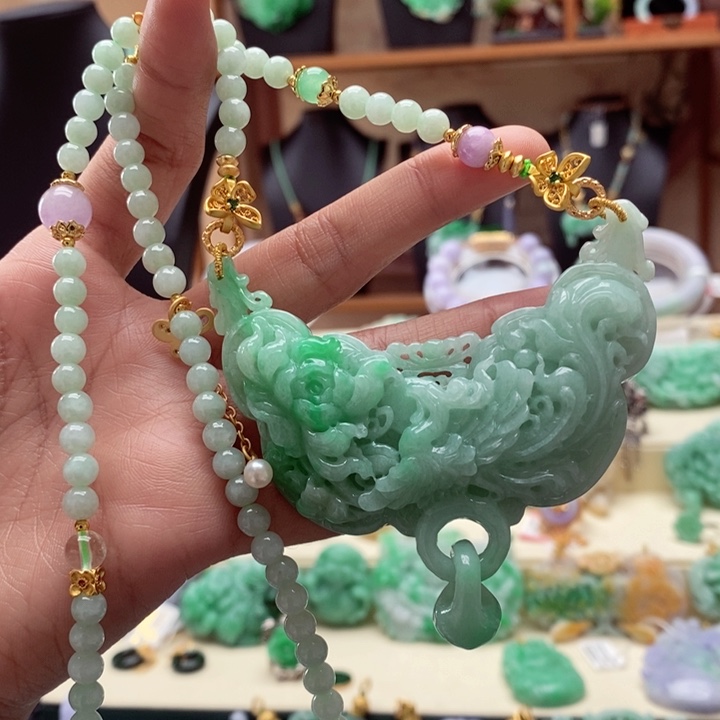 翡翠颈饰未镶嵌翡翠吊坠