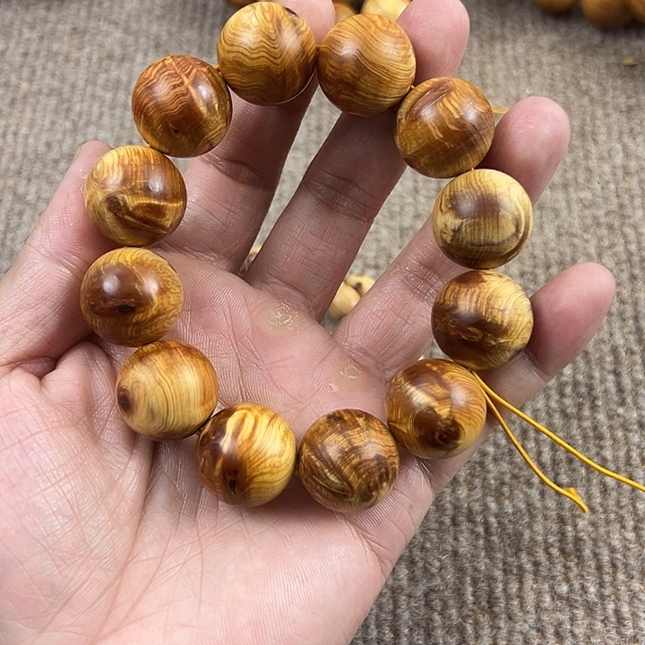 木太行崖柏2.0白缝骨料 。。。。。。