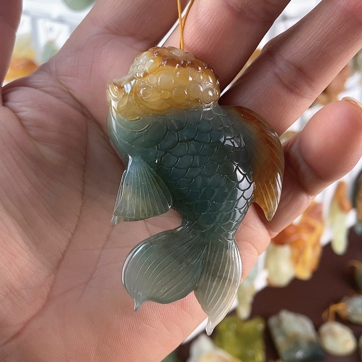 蛇纹石玉颈饰合金