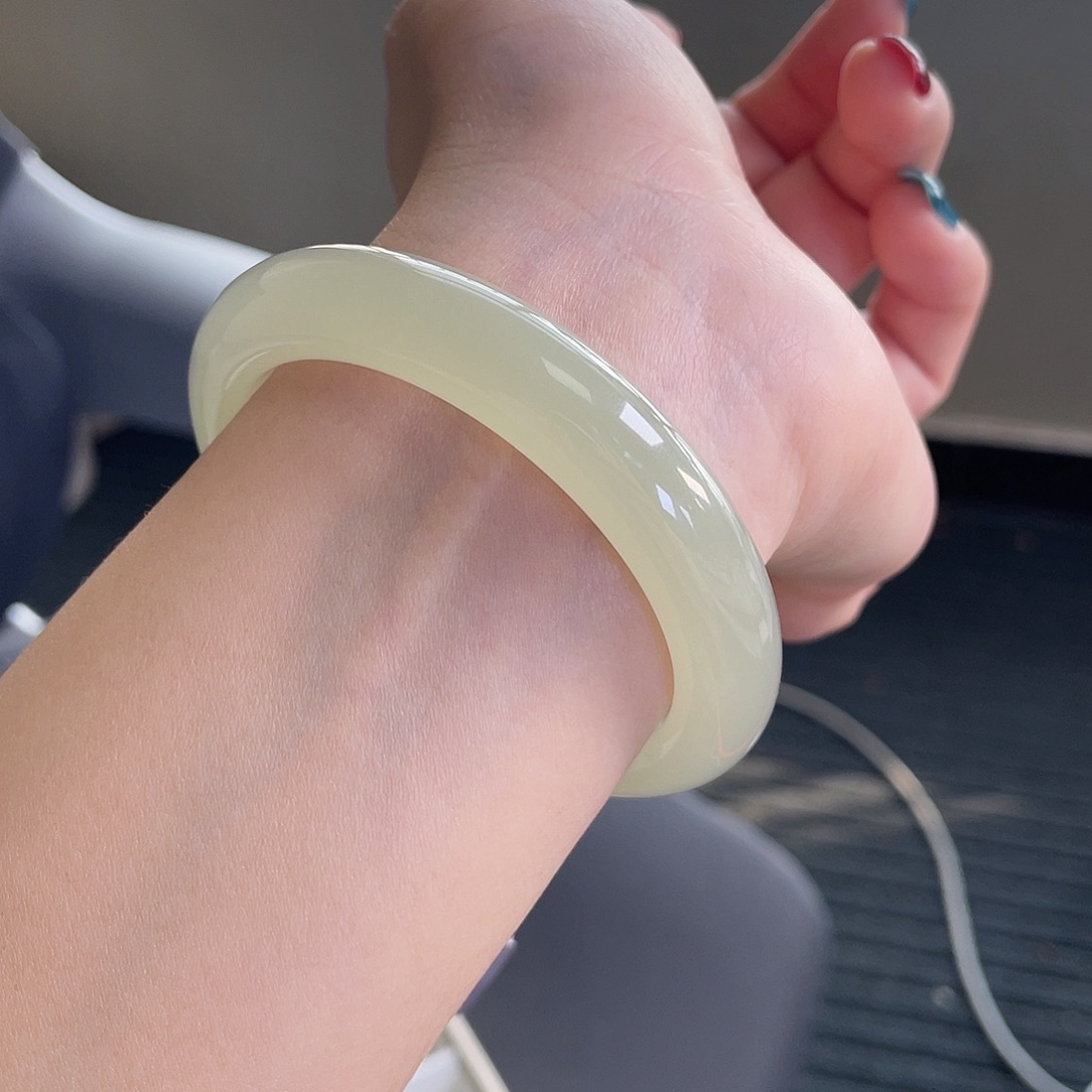 和田玉未镶嵌手镯冰猫浅晴水 不包容 冰透感十足 主播推荐