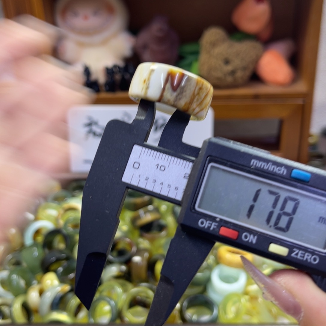 蛇纹石玉未镶嵌手镯13