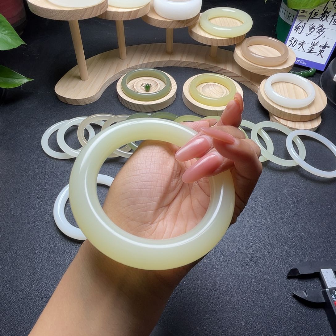 刘***妹61➕圈口大胖圆手镯蜂蜜水