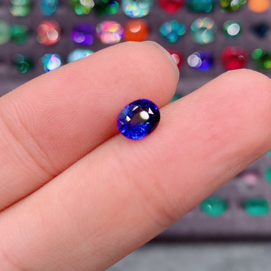 蓝宝石裸石未镶嵌