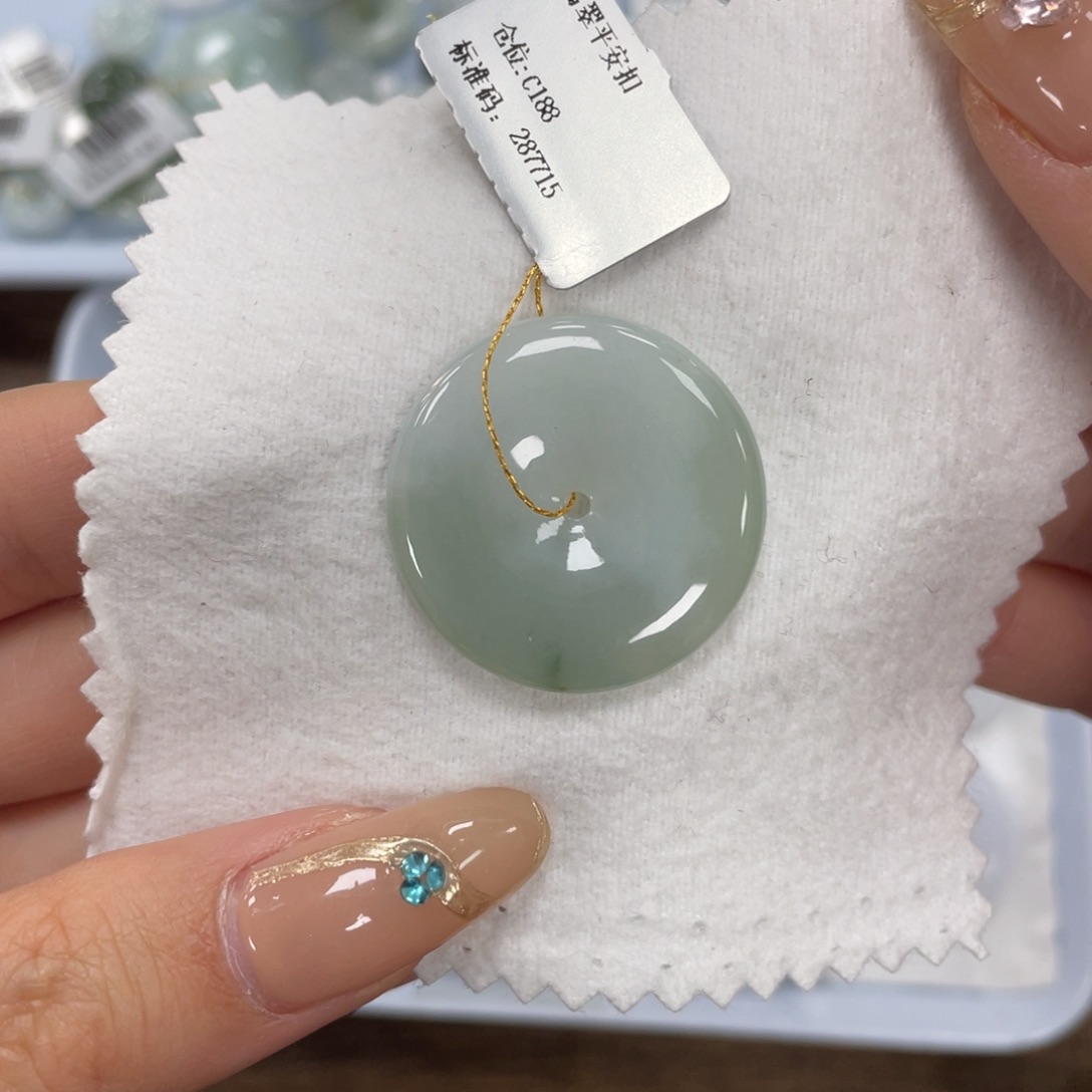 翡翠未镶嵌颈饰平安扣