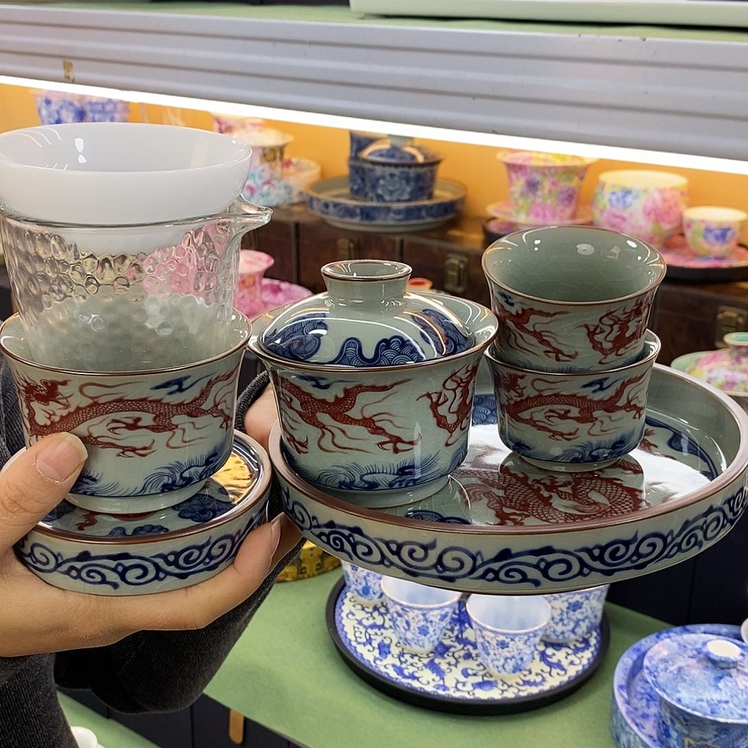 盖碗里的水煮开后放入