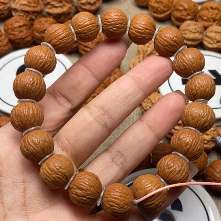 文玩核桃吊坠凤羽猴头