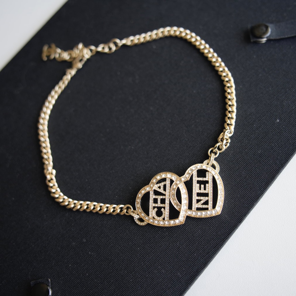 Chanel 闪钻字母双爱心项链