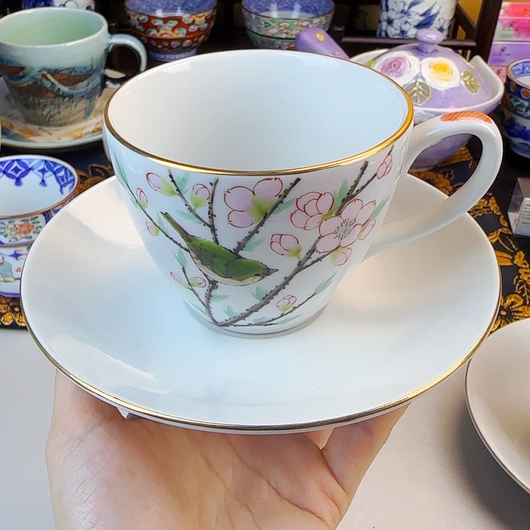 他家茶具瓷器真美！