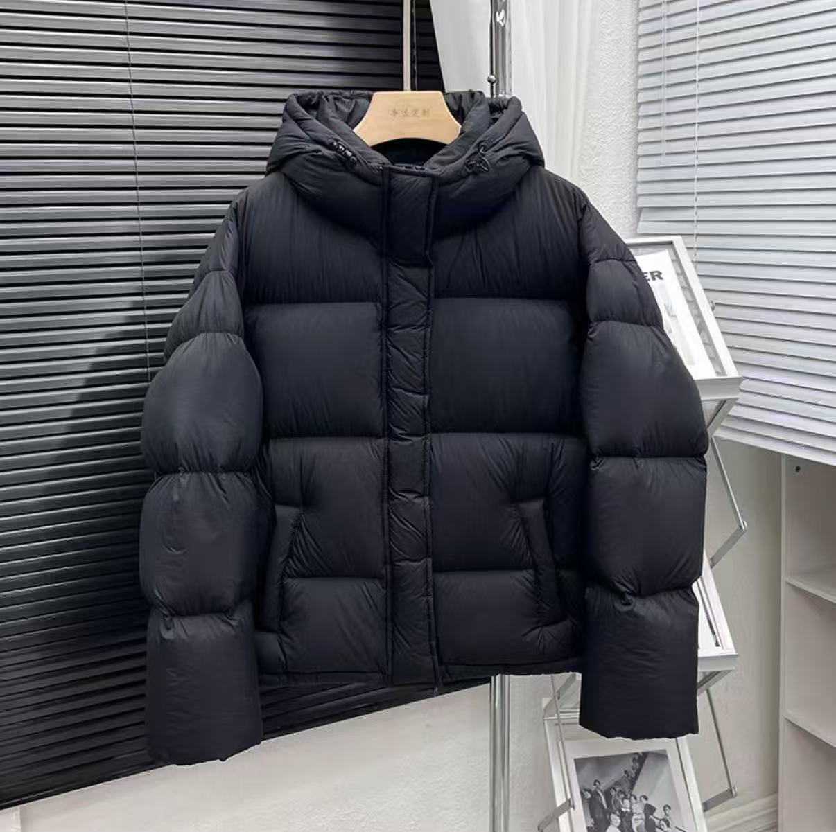 2025年新款时尚小个子连帽泡芙云感短款羽绒服女修身白鸭绒【万咖