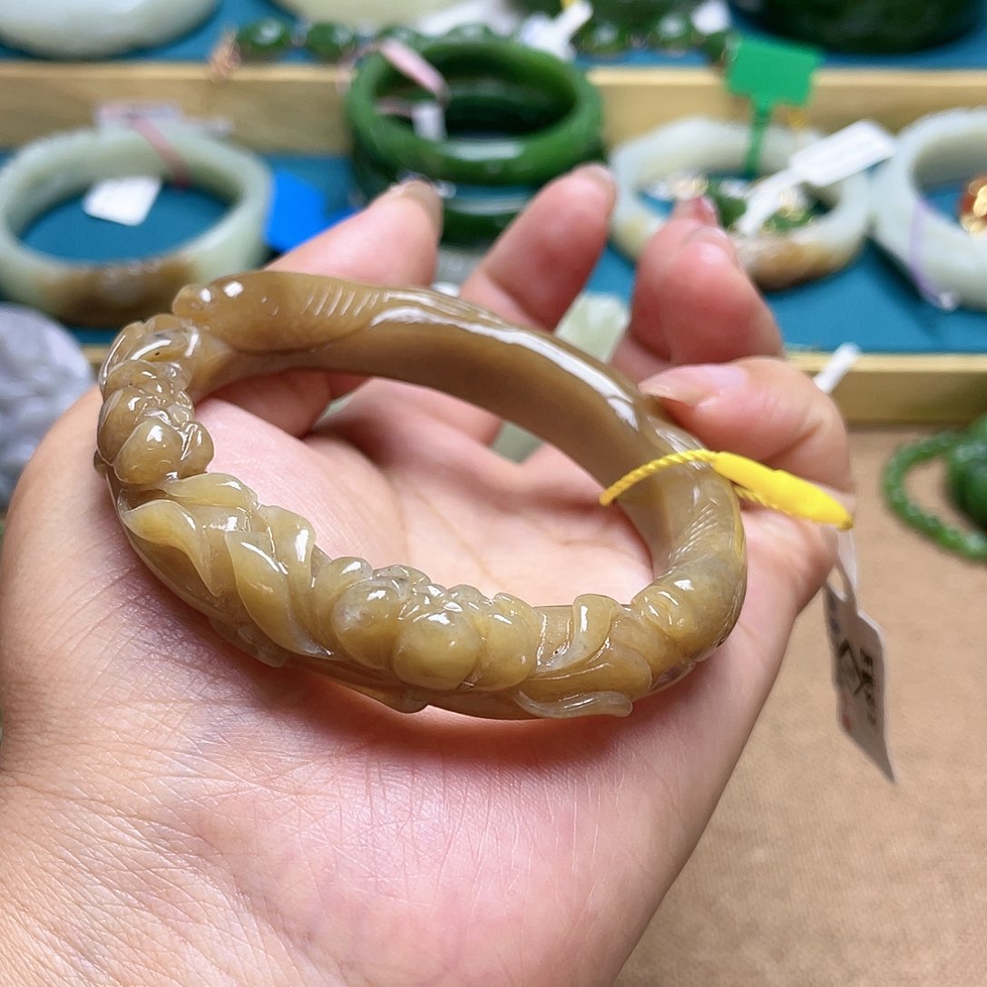 【闪购商品】和田玉手镯5657圈口81未镶嵌