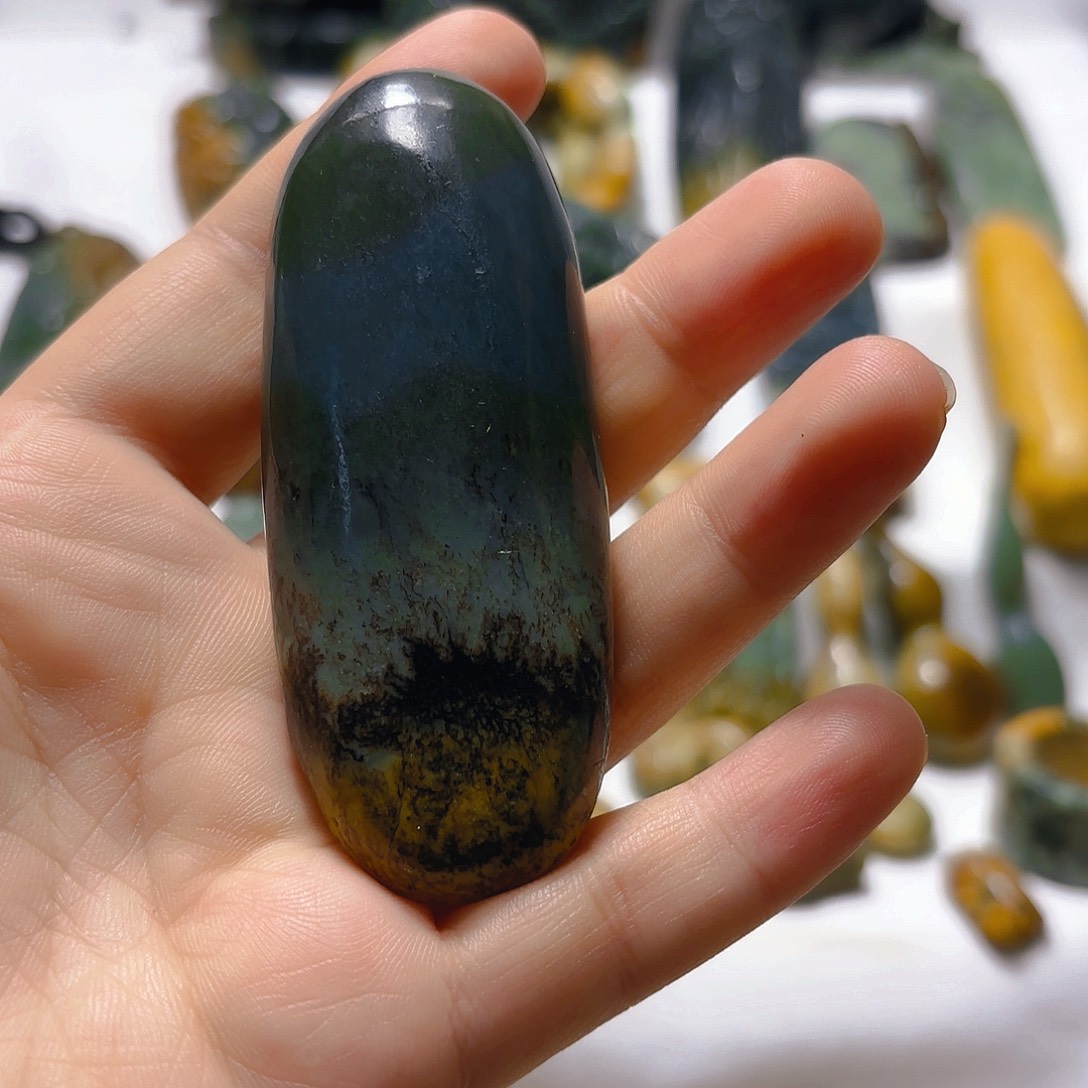 岫岩河磨玉（透闪石质玉）挂件未镶嵌