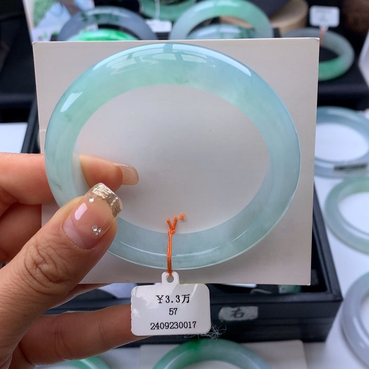 翡翠手镯未镶嵌正圈