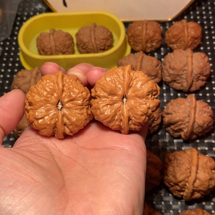 文玩核桃把件细腰大八腿