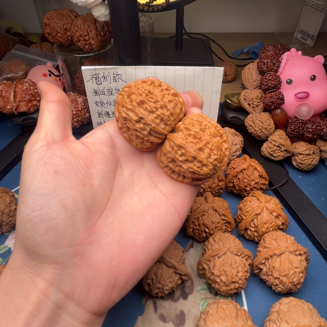 文玩核桃吊坠40三角白全品