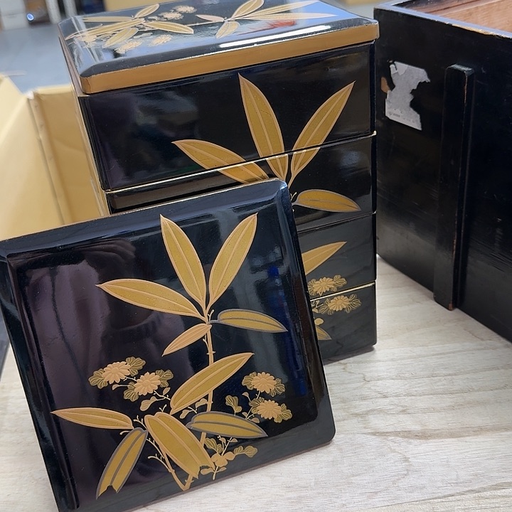 木质重箱。                