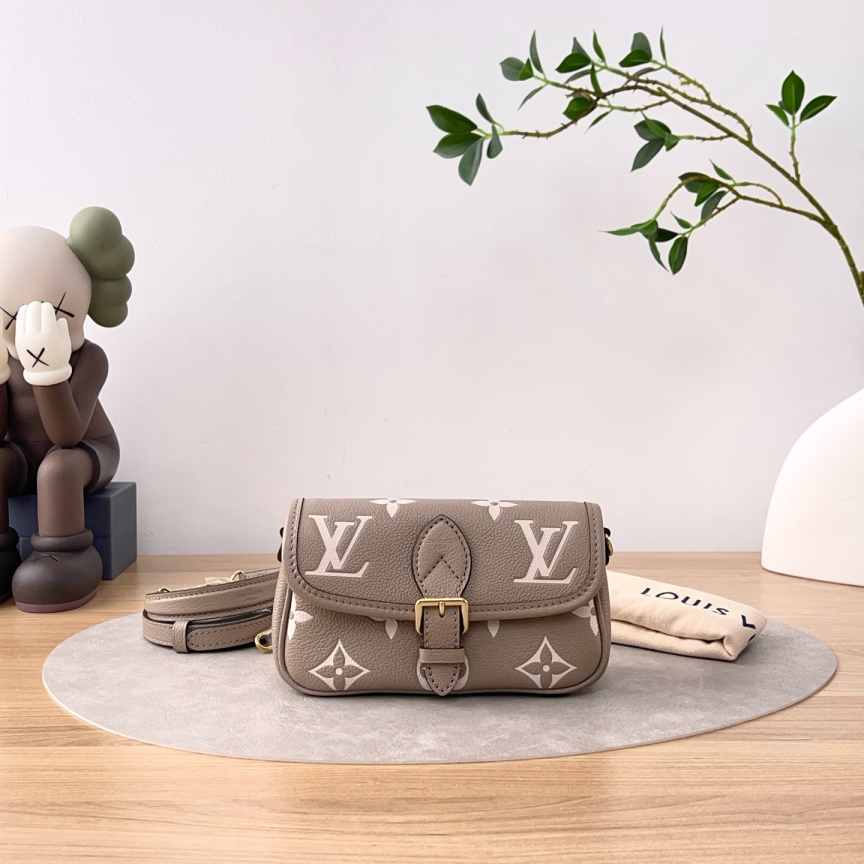 99新 LouisVuitton/路易威登 Nano法棍/单肩包/2211
