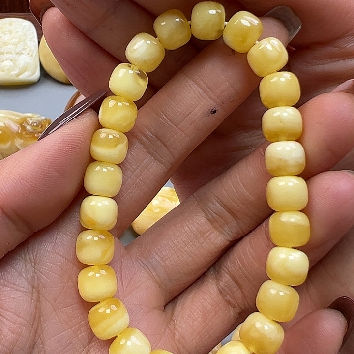 蜜蜡未镶嵌珠宝奇石