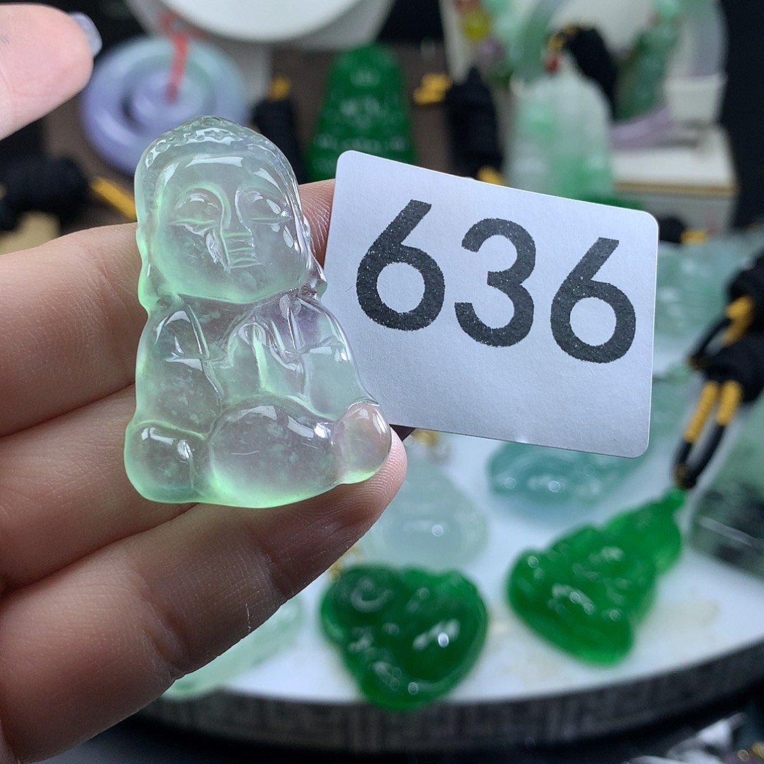 翡翠未镶嵌吊坠(赠链)
