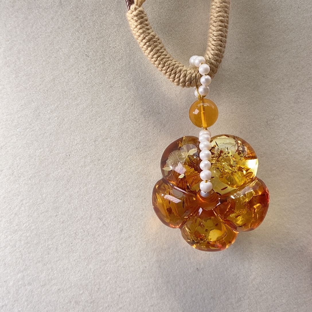 琥珀（花珀）颈饰未镶嵌有米花