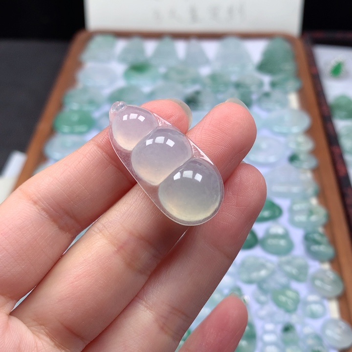 颈饰未镶嵌翡翠冰种福豆