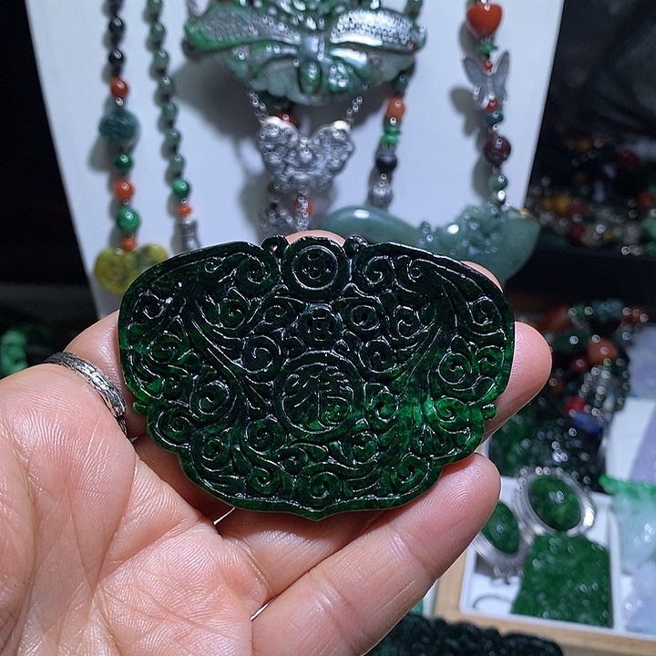 暗***影翡翠未镶嵌吊坠(赠链)