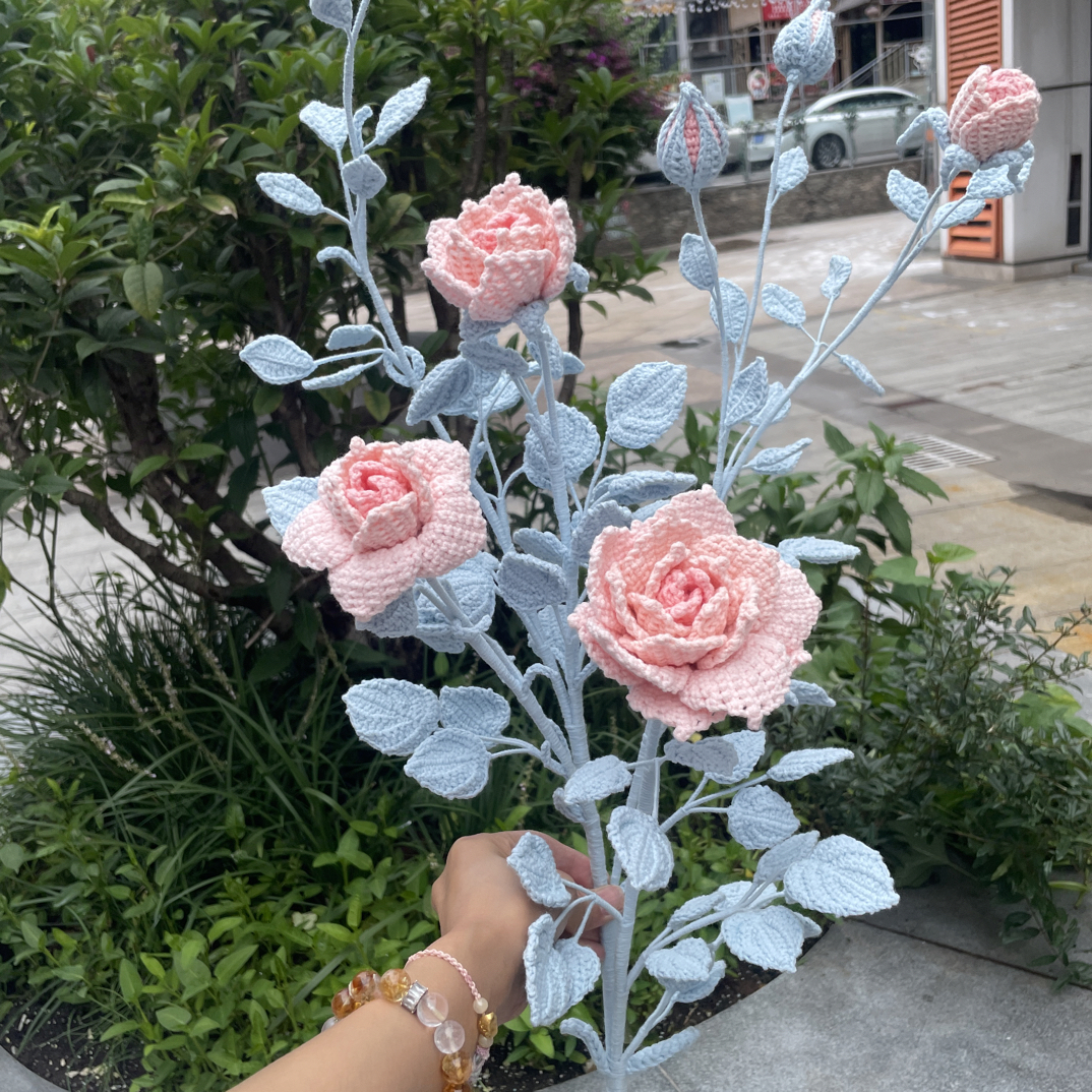 纯手工钩织粉蓝一束成花渐变玫瑰花束花瓶摆件客厅装饰生日礼物