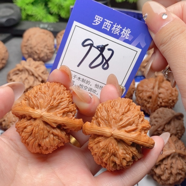 把件桃核41白狮子988号牌