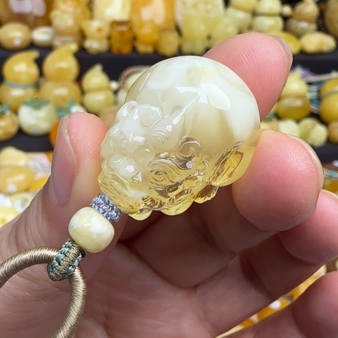 蜜蜡颈饰未镶嵌天然蜜蜡貔貅吊坠