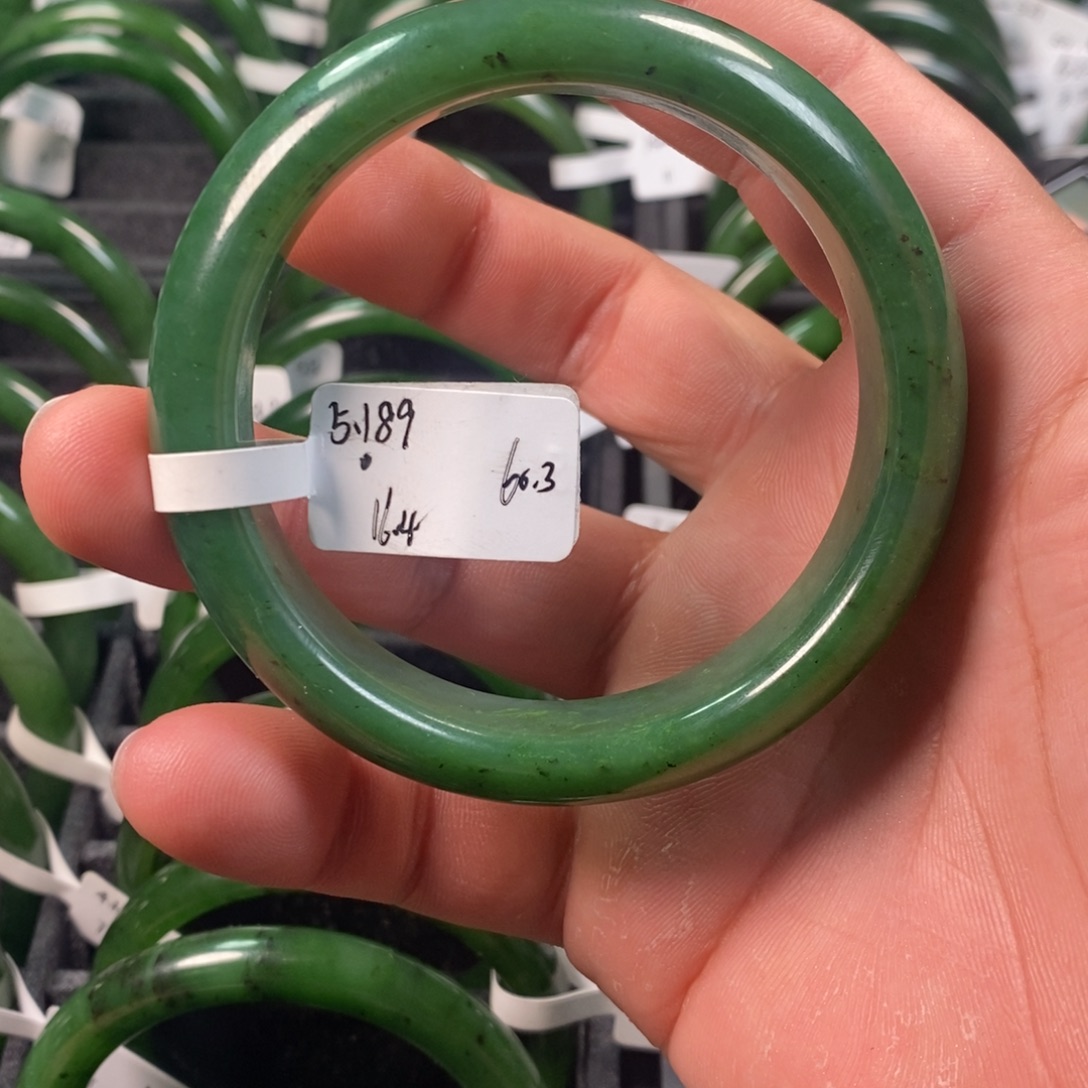 江***云和田玉（碧玉）未镶嵌手镯有内裂60