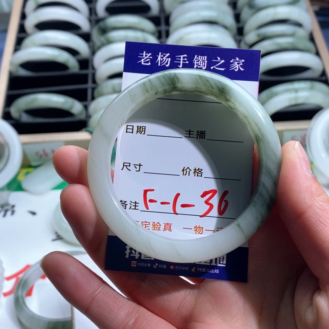 石英质玉手镯未镶嵌5****.