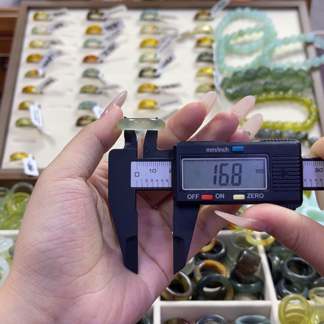 蛇纹石玉未镶嵌手镯85