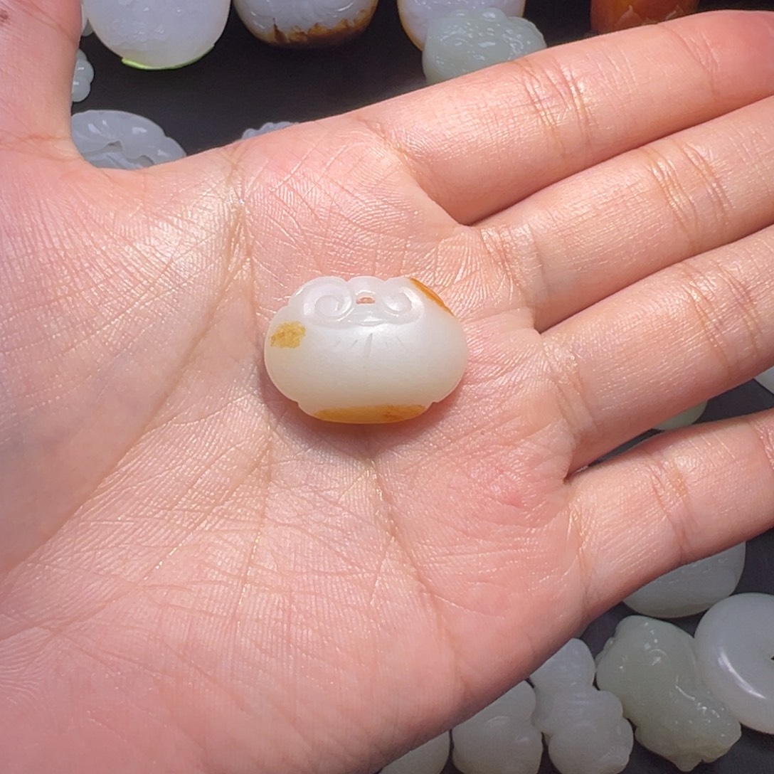 安***生和田玉未镶嵌颈饰