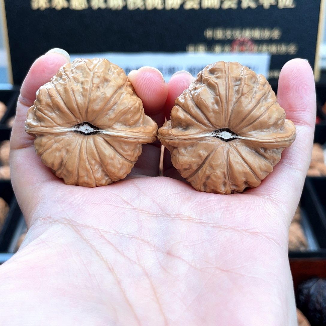 把件文玩核桃44毕业级正圆深凹正肩福利44031