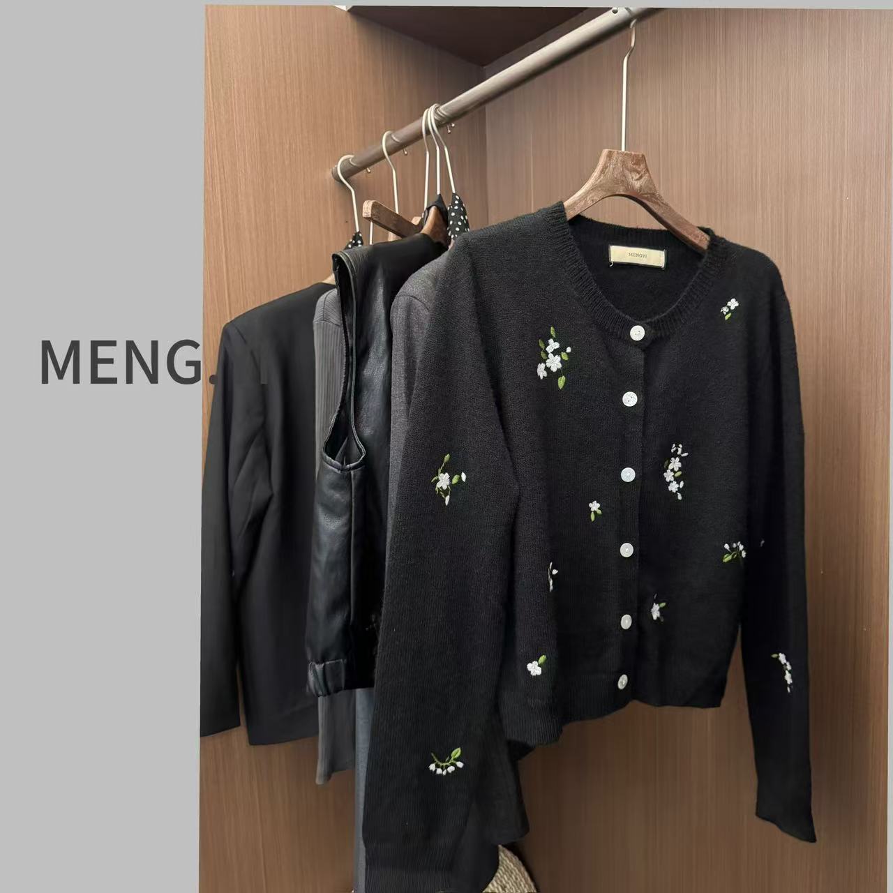 MENG.YI刺绣花朵毛衣开衫5245