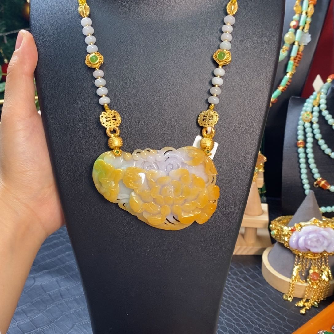 翡翠颈饰未镶嵌牡丹花吊坠 亏清