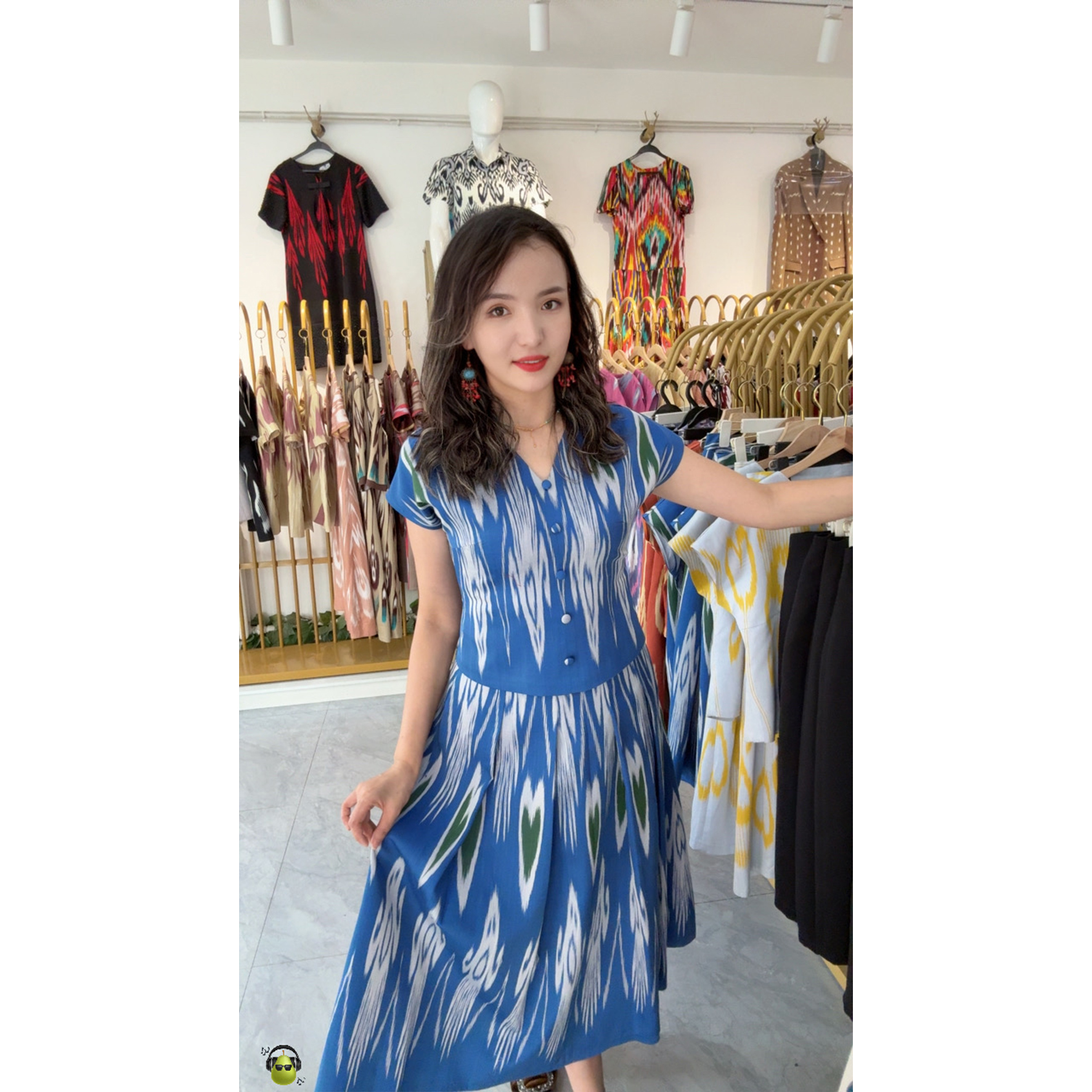 蓝色艾德莱斯V领套装